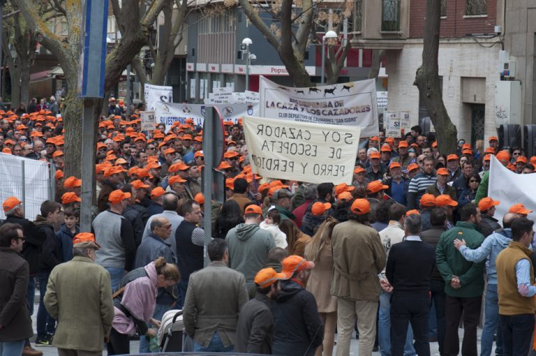 “Cazar no es asesinar”: El sector cinegético exige respeto frente los «insultos y amenazas» de los movimientos anticaza