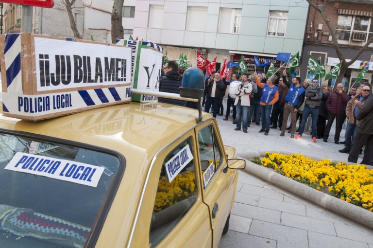 Los policías locales se concentran por segunda vez para reclamar la aprobación del decreto de adelanto de la jubilación