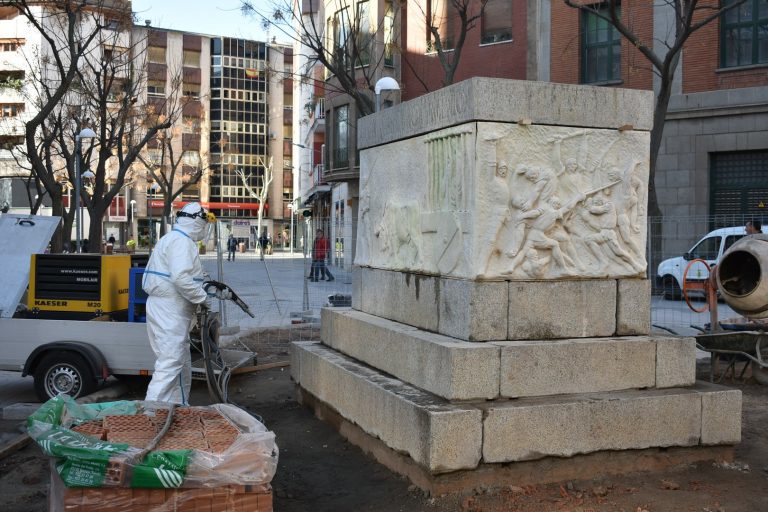 Ciudad Real: Limpieza a presión de los bajorrelieves