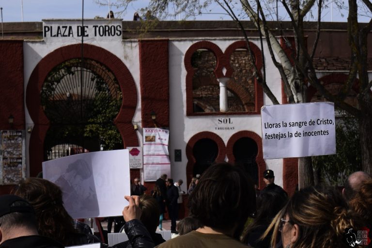 Concentración de rechazo a una novillada en Alcázar de San Juan