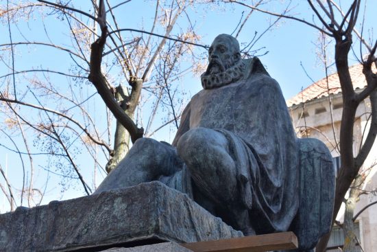 estatua de cervantes 1