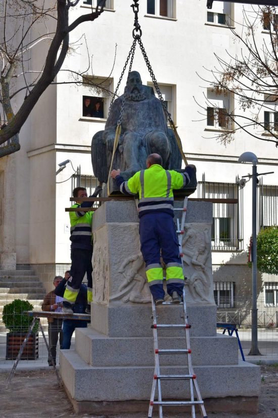 estatua de cervantes 3