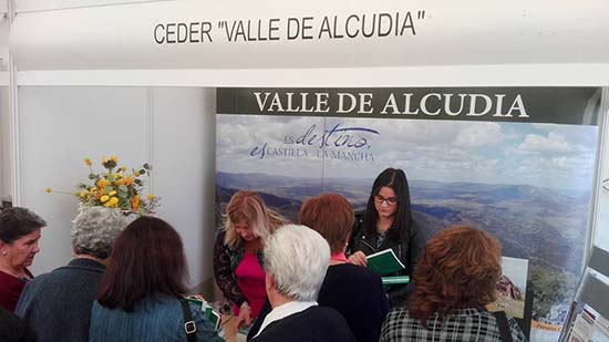 Carmen González en stand del CEDER