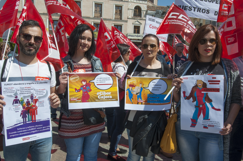 UGT y CCOO se concentran a las puertas de la sede de FECIR ...