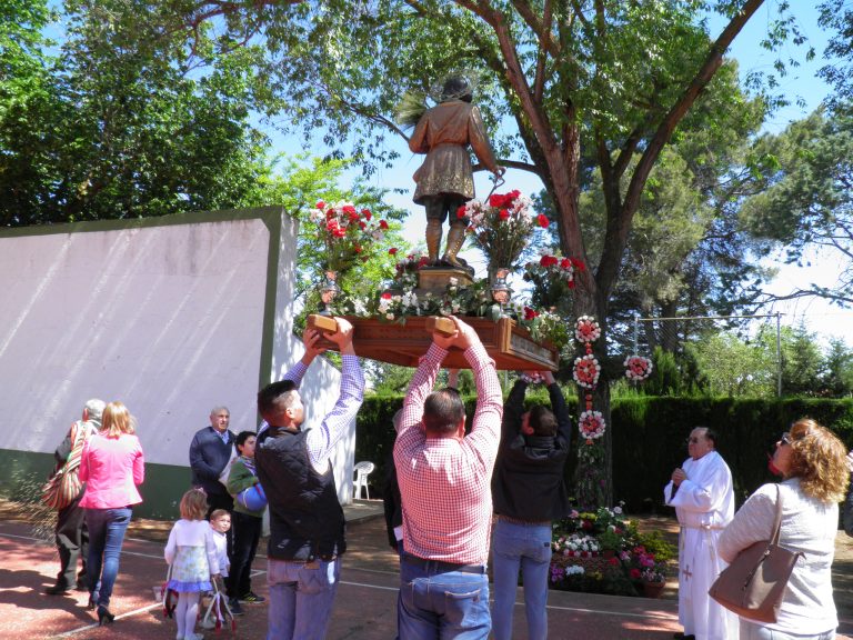 La Poblachuela celebra San Isidro y su primer concurso de cruces de mayo
