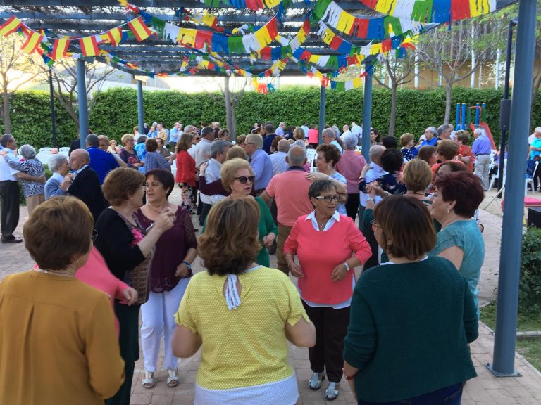 Baile y merienda para mayores