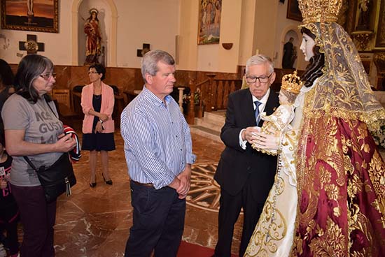 Fieles visitan a la Virgen de Gracia durante las fiestas del Santo Voto.