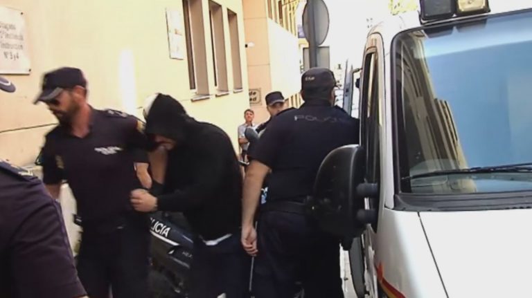 Suspenden la pena al policía local de Puertollano condenado por abusar de una joven en Estepona