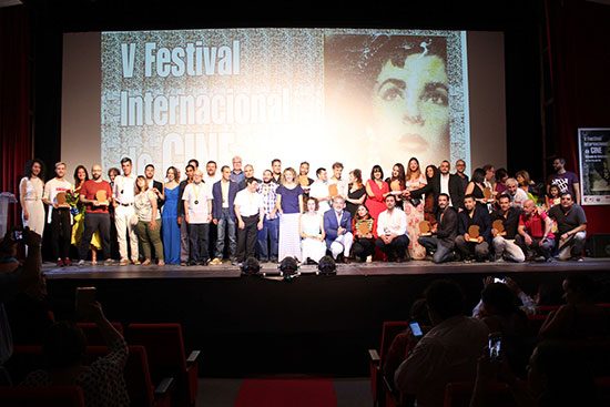 Foto-familia-premiados,-autoridades-y-actores-invitados