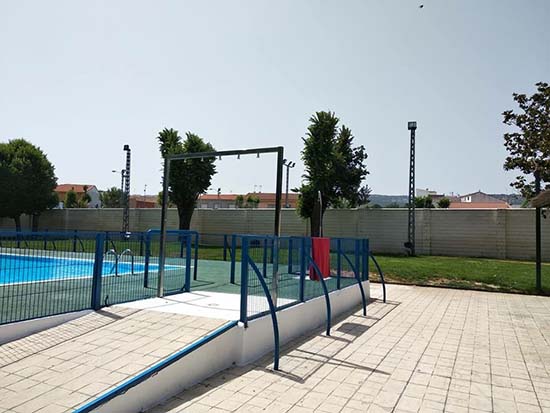 PISCINA ALMODOVAR SIN SOMBRAS