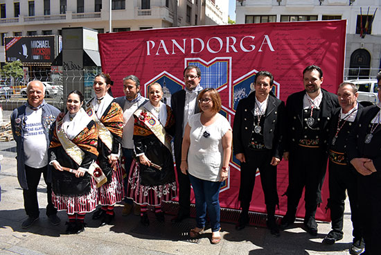 PRESENTACION-PANDORGA-FOTO-FAMILIA