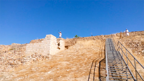 Recreación de una guardia en la torre albarrana del castillo de Alarcos por parte del Grupo de Recreación Histórica de Ciudad Real “Alarcos