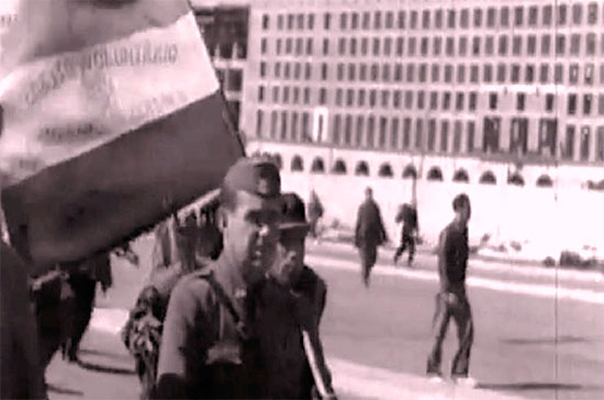 Fotograma de un reportaje, AGA, de noviembre de 1936 donde se ven Voluntarios de Ciudad Real en la Ciudad Universitaria de Madrid, sector que hasta el Cerro Garabitas de la Casa de Campo y el Puente de los Franceses les tocó defender hasta la batalla del Jarama en 1937. Algo más tarde, a finales de 1937 se crearían la 16 y 17 Brigadas Mixtas, también a principios de 1937, sería constituida la 103 Brigada Mixta, en la que se integrarían los Batallones José Maestro y José Serrano. En total en dichas unidades militares sirvieron varios miles de Ciudadrealeños, pudiendo estimarse la cifra entre 3.000 y 4.000.