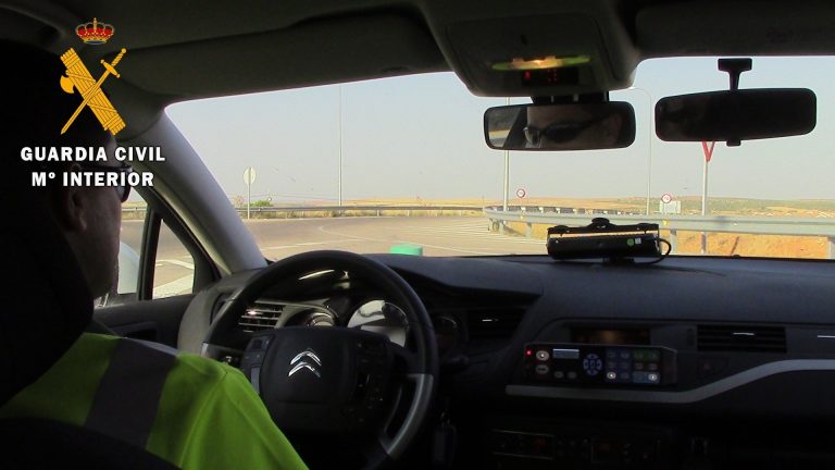 La DGT equipara el uso del móvil al volante al consumo de alcohol o drogas, con pérdida de 6 puntos