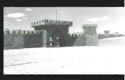 Fotograma de la Reconstrucción de la Puerta de La Mata y la muralla de Ciudad Real en la película de 1947 “Fuenteovejuna”