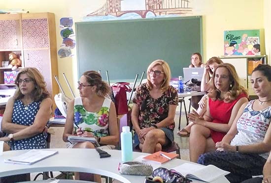 La alcaldesa, junto a otras personas asistentes a la videoconferencia