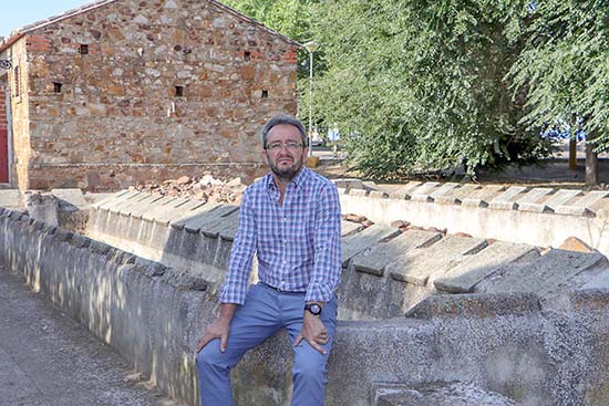 Pablo Toledano, en los antiguos lavaderos que albergarán el Centro de Interpretación
