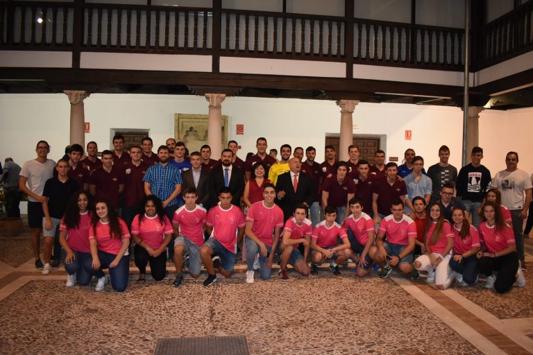 El Balonmano Caserío presenta el reto de una nueva temporada en el Museo López-Villaseñor