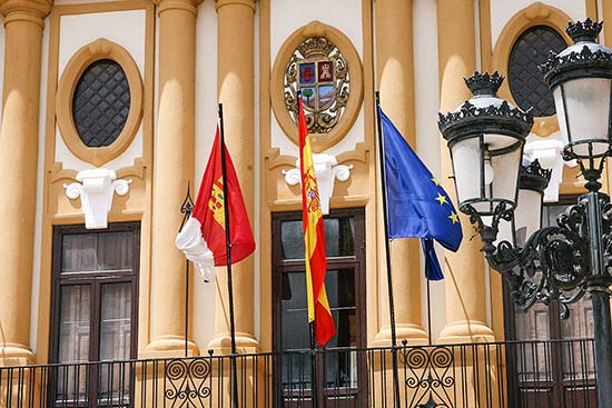 Detalle del edificio consistorial de Almodóvar del Campo