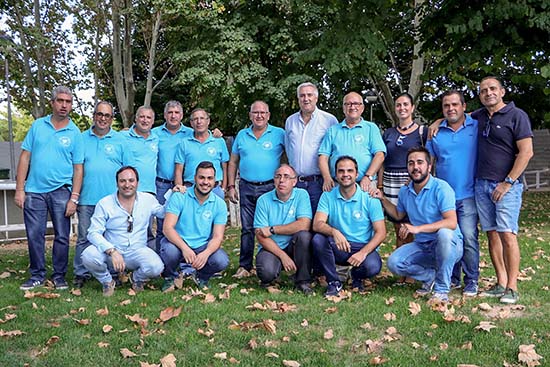 Directivos y colaboradores del Club Taurino, junto a miembros del equipo de Gobierno