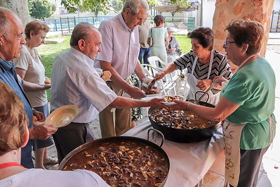 Repartiendo el guiso