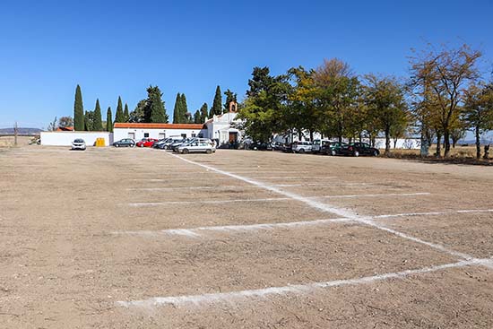 Zona de aparcamientos junto al camposanto almodovareño (1)