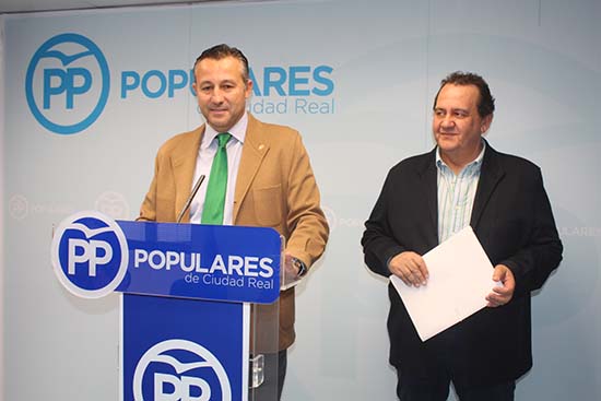 Adrián Fernández y Carlos Martín de la Leona en rueda de prensa en la sede provincial de Ciudad Real