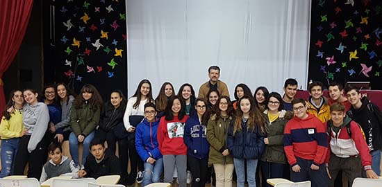 Francisco Narla con alumnos de tercero del IES Hernán Pérez del Pulgar