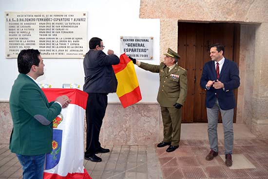 GRANÁTULA_Inauguración Casa Descubren placa