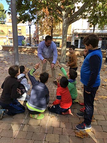 día del niño, alcalde con niños