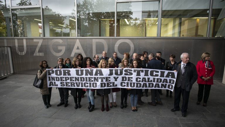 Jueces y fiscales denuncian el acuerdo entre PP y PSOE sobre el CGPJ y exigen mejoras en sus condiciones laborales