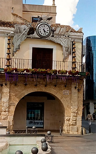 La Casa del Arco, ayuntamiento de Ciudad Real en 1755 y destruido y vuelto a edificar con parte de sus elementos y otros añadidos.