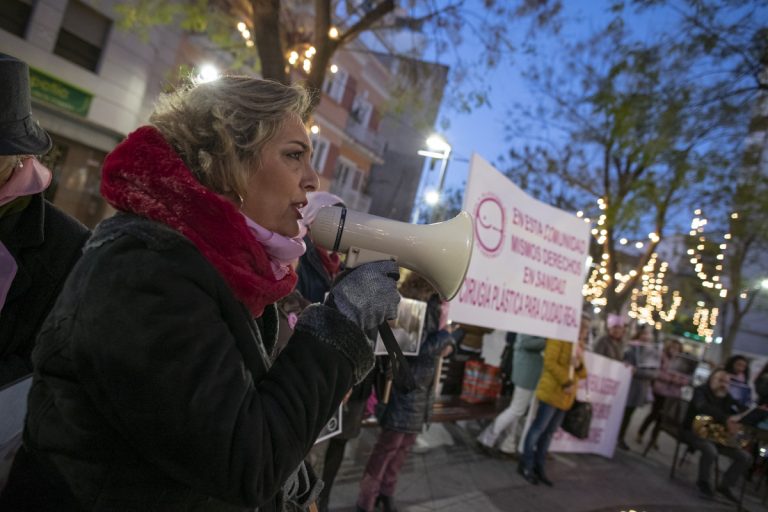“No somos el enemigo, somos víctimas”: La Plataforma de Mujeres Mastectomizadas vuelve a la calle para exigir una unidad de reconstrucción mamaria