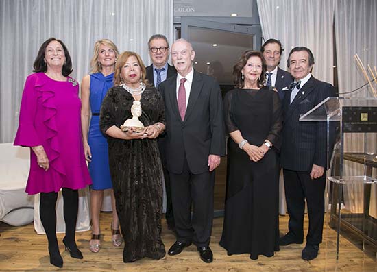 Manuel Juliá, junto a los dos nuevos Caballeros de Honor y otros invitados