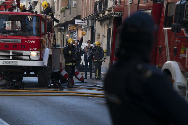 Ciudad Real: Rescatados los vecinos atrapados durante una hora en el incendio de un piso de la calle Ciruela