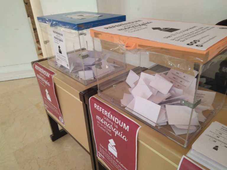 La mayoría de universitarios se decantan por la república en la consulta del Colectivo Estudiantil