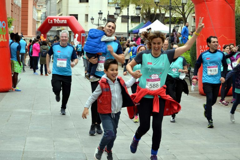 Una multitudinaria Carrera de la Mujer impregna de igualdad y solidaridad las calles del centro de Ciudad Real