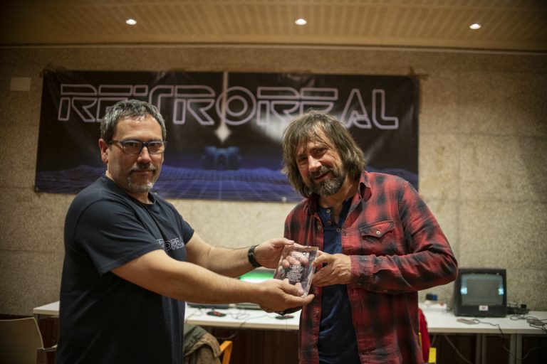 El trono del rebobinado de cinta con boli BIC, en la Frikiweek más vikinga, no cambia de dueño