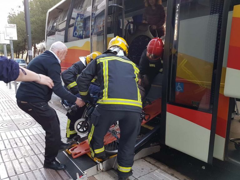 Puertollano: Atrapadas en el autobús y liberadas por los bomberos