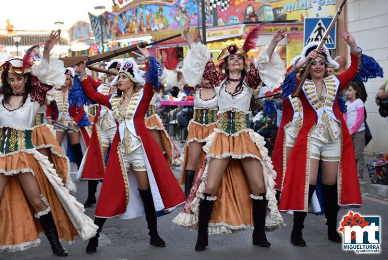 «El Burleta» de Campo de Criptana repite triunfo en el desfile de Migueturra