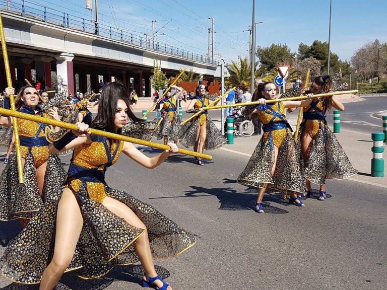 Ambientazo carnavalero en el desfile de Puertollano