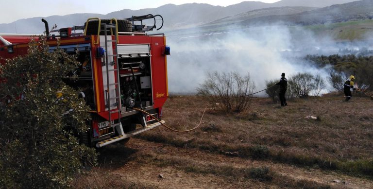 Un incendio de pastos en El Villar de Puertollano afecta a cuatro hectáreas