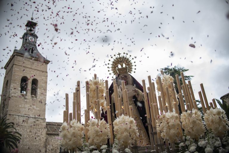 Procesionan cuatro de las cinco hermandades de la mañana del Viernes Santo