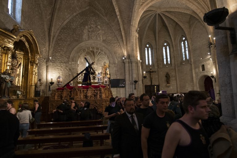 Coronavirus: El Obispado de Ciudad Real pide a fieles y cofradías que no besen las tallas e imágenes religiosas