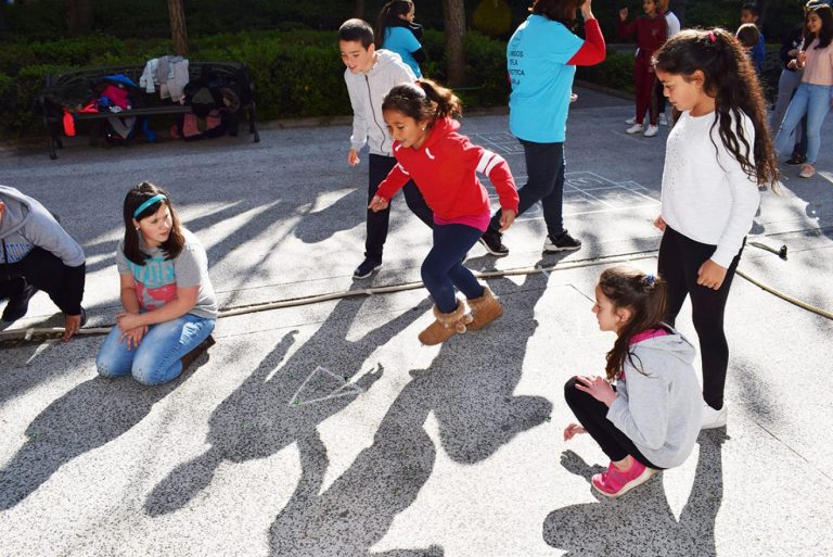 Puertollano: Los juegos de nuestros abuelos en el 125 aniversario de La Benéfica