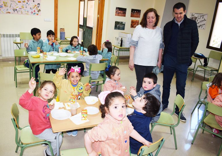 Puertollano: Desayuno saludable con los sabores de la tierra en el colegio Giner de los Ríos