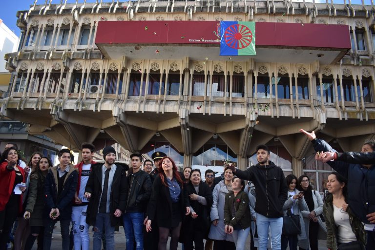 Ciudad Real: La bandera del pueblo gitano vuelve al balcón consistorial