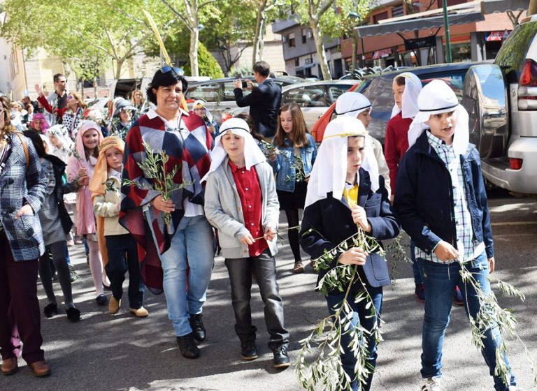 Puertollano: Hebreos, palmas y olivos en la procesión de María Auxiliadora