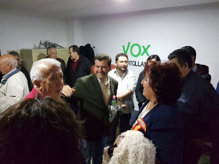 Misticismo de conquista y patriotismo en la precampaña de Vox en Puertollano