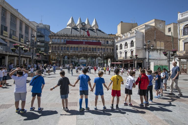 Ciudad Real: Un gran círculo para poner el foco sobre los síntomas invisibles de la Esclerosis Múltiple